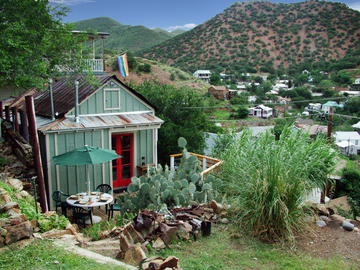 The Doublejack Guesthouse is perched hillside in the heart of Old Bisbee, just southeast of Tucson, Arizona. This guesthouse offers dramatic panoramic views of historic downtown Bisbee and Mexico.